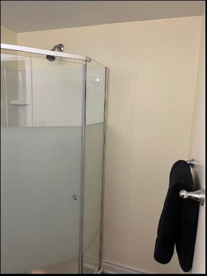 Cozy & Spacious Suite With Private Bathroom Near Toronto Airport ! Mississauga Exterior foto