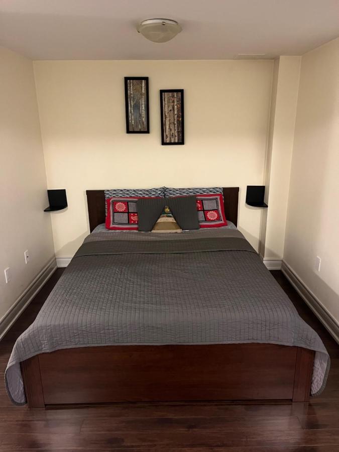 Cozy & Spacious Suite With Private Bathroom Near Toronto Airport ! Mississauga Exterior foto